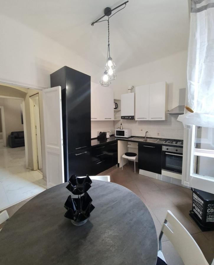 Ampio Appartamento Con 2 Posti Auto E Cortile เจนัว ภายนอก รูปภาพ