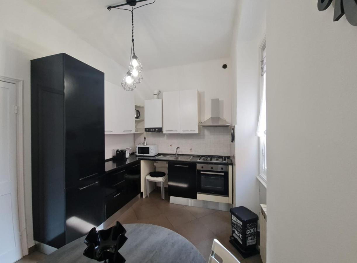 Ampio Appartamento Con 2 Posti Auto E Cortile เจนัว ภายนอก รูปภาพ
