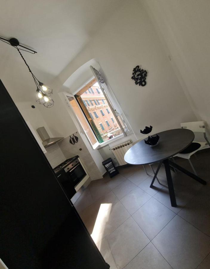 Ampio Appartamento Con 2 Posti Auto E Cortile เจนัว ภายนอก รูปภาพ