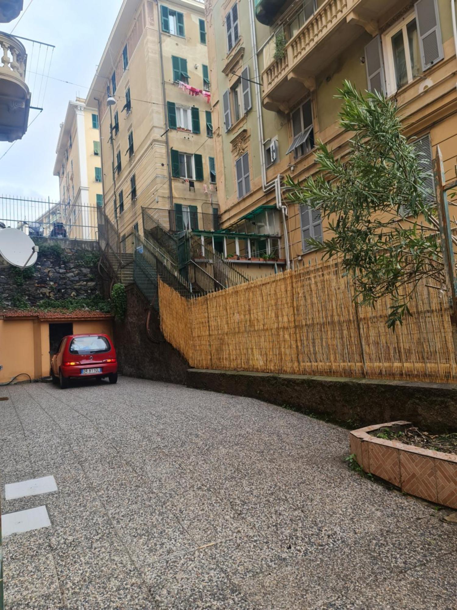 Ampio Appartamento Con 2 Posti Auto E Cortile เจนัว ภายนอก รูปภาพ